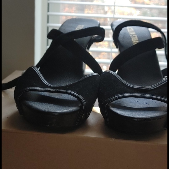 Heel - Picture 2 of 5